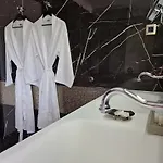 מלון Boutique Bora 5*