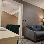 מלון Boutique Bora 5*
