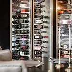 מלון Boutique Bora 5*