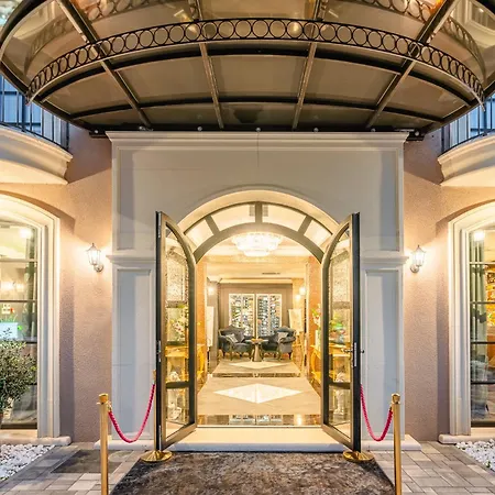 Отель Boutique Bora