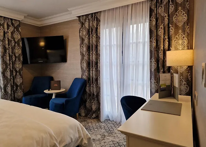 Отель Boutique Bora 5*