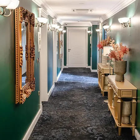 Boutique Bora & Garamm Hotel 5*