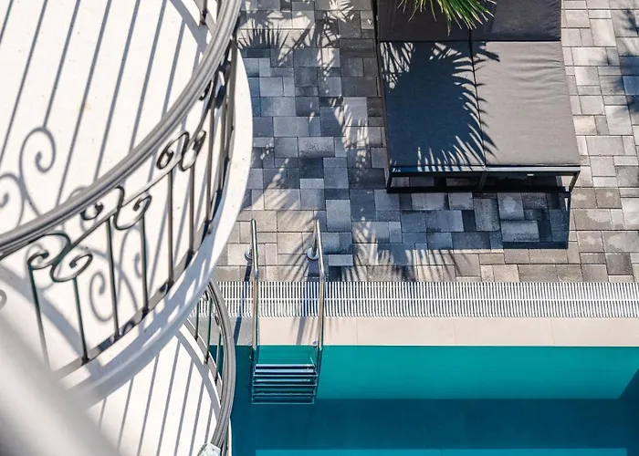 Boutique Bora باكوشتاني